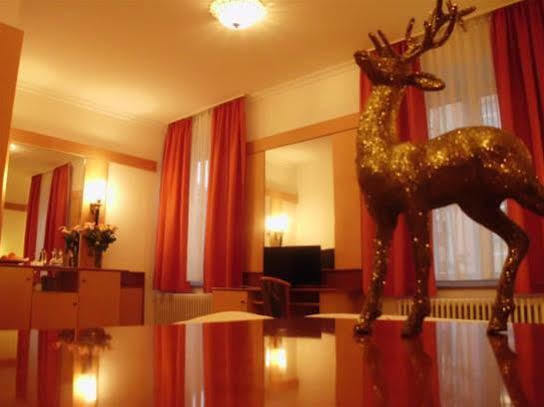 ホテルGoldener Hirsch ローゼンハイム エクステリア 写真